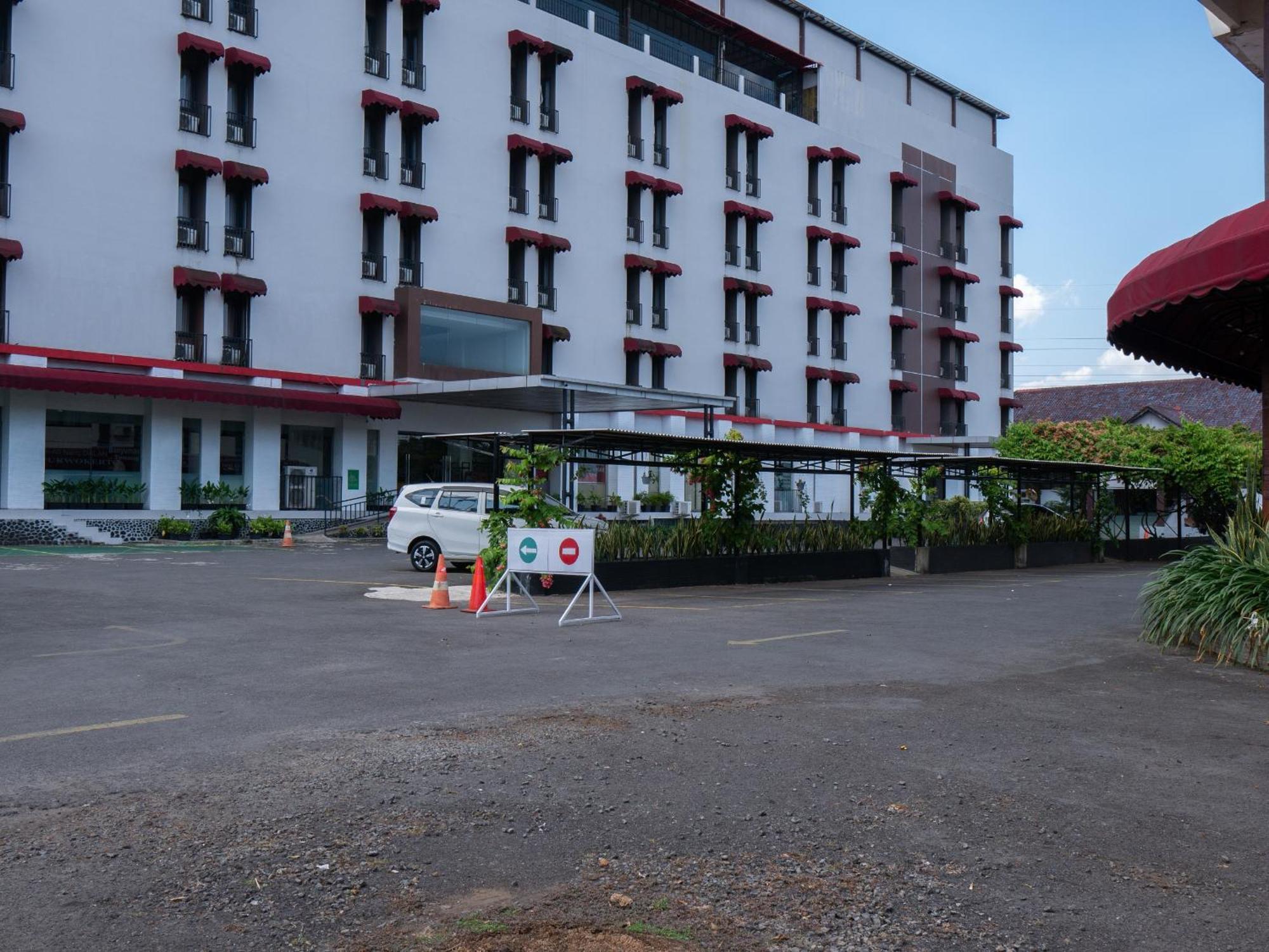 Meotel Purwokerto Exterior photo